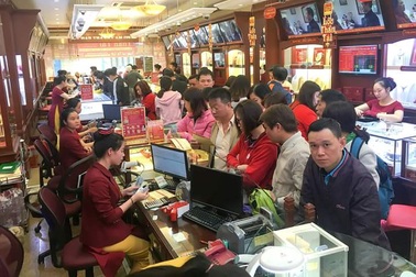 Nhà giàu "bày binh bố trận" săn vàng trước ngày vía Thần Tài