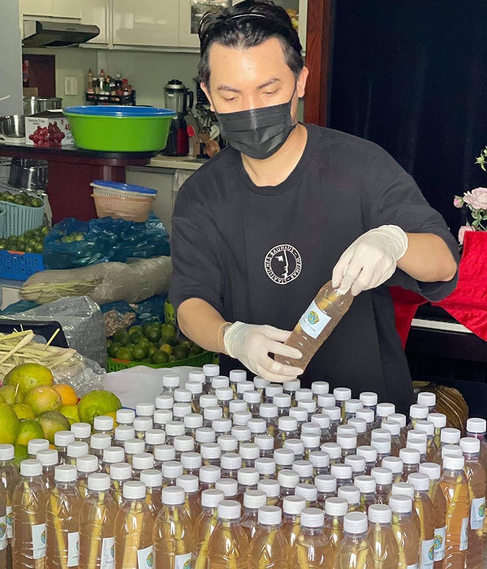 Yan My và nhóm nghệ sĩ mua thực phẩm tặng người dân TPHCM - 1 Yan My và nhóm nghệ sĩ mua thực phẩm tặng người dân TPHCM - 1