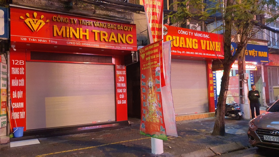 Kỳ lạ: Chủ tiệm vàng đóng cửa ngủ kỹ ngày vía Thần Tài - 7 Kỳ lạ: Chủ tiệm vàng đóng cửa ngủ kỹ ngày vía Thần Tài - 7