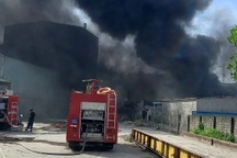 Xưởng bao bì cháy lớn dưới nắng nóng 40 độ C