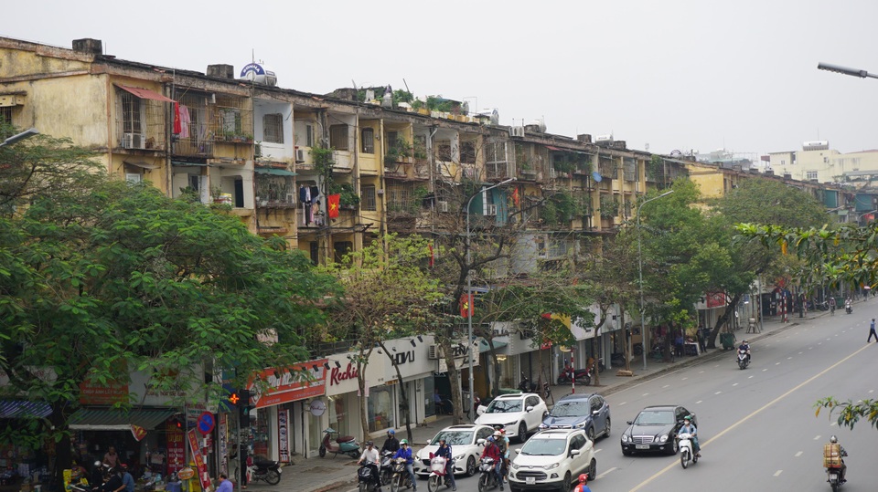 Vì sao người dân sống trong khu tập thể xập xệ không chịu di dời? - 2 Vì sao người dân sống trong khu tập thể xập xệ không chịu di dời? - 2