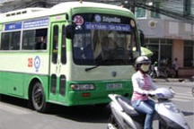 Giảm trợ giá, xe buýt TPHCM xin tăng giá vé