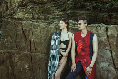 Hồng Quế gợi cảm bên Vĩnh Thuỵ ngoài đảo hoang