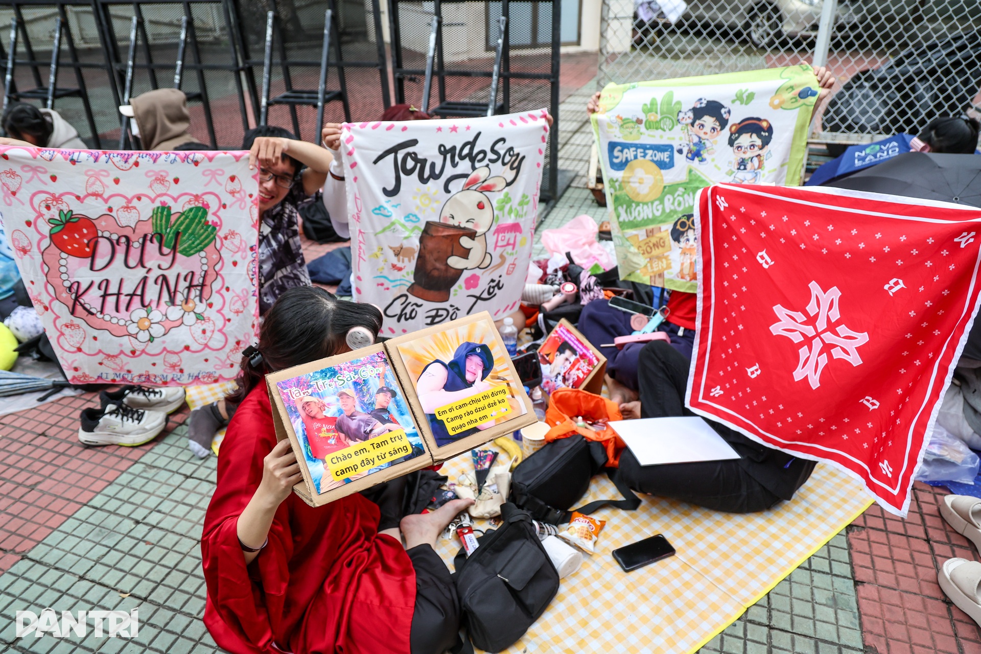 Khán giả Hà Nội, Lâm Đồng vượt đường xa ủng hộ Tôi! Người Việt Nam - 3 Khán giả Hà Nội, Lâm Đồng vượt đường xa ủng hộ Tôi! Người Việt Nam - 3