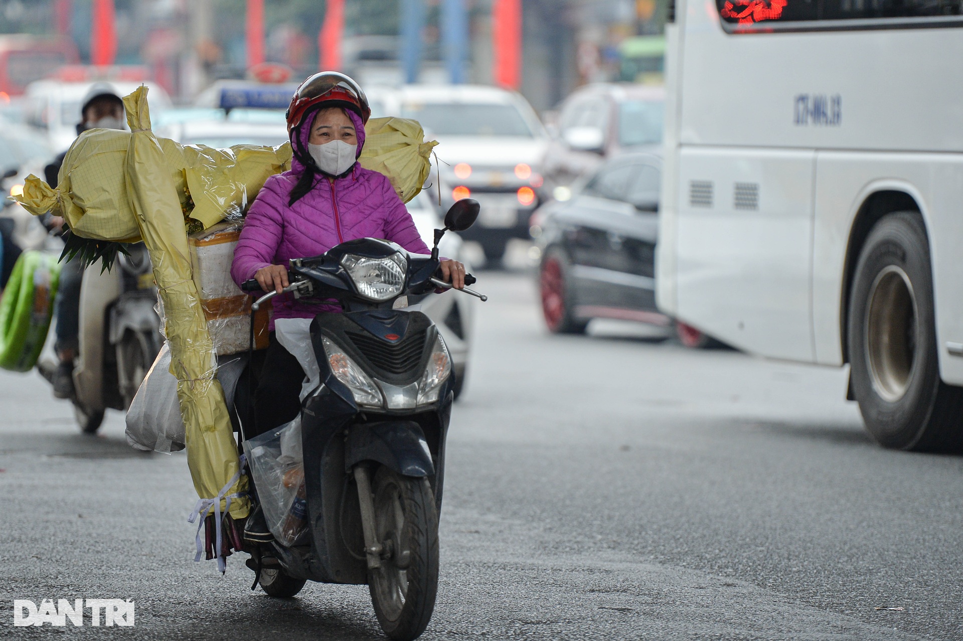 Người dân ùn ùn về quê ăn Tết, đường Vành đai 3 trên cao tắc hơn 3km - 7 Người dân ùn ùn về quê ăn Tết, đường Vành đai 3 trên cao tắc hơn 3km - 7