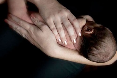 Hát ru có lợi cho sức khỏe của mẹ và trẻ sinh non