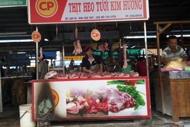 Quầy thịt sạch liên tục bị "khủng bố" sau ngày khai trương