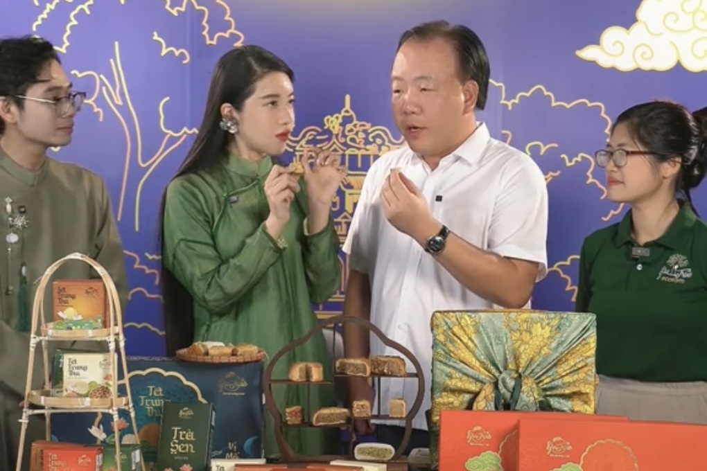 Der Direktor der Abteilung Marktmanagement nimmt am Livestream zum Verkauf von Mondkuchen teil – 1 Cục trưởng Cục Quản lý thị trường tham gia livestream bán bánh Trung thu - 1