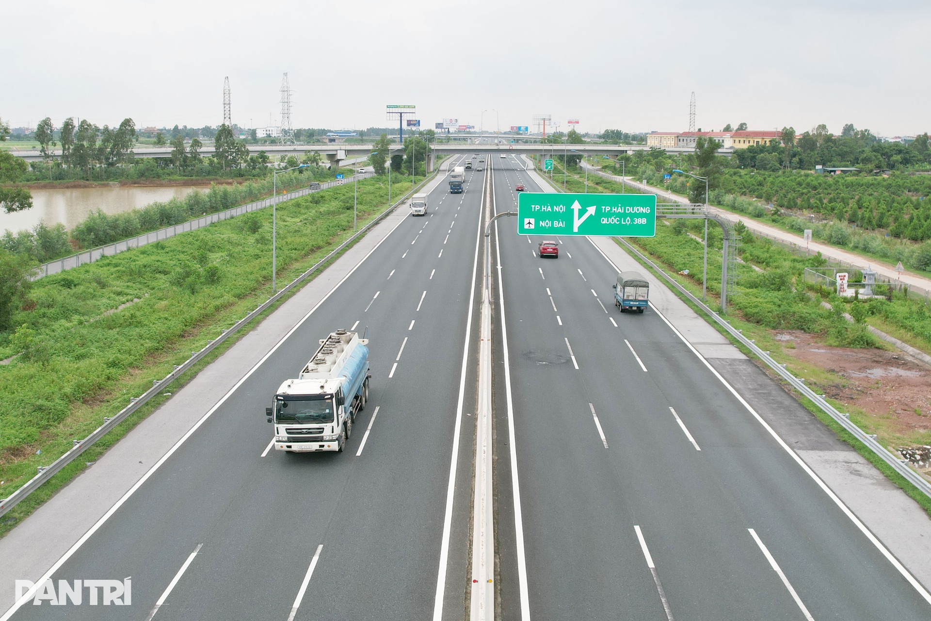 Tài xế xe tải lo khó vượt khi bị cấm vào làn 1 cao tốc Hà Nội – Hải Phòng - 1 Tài xế xe tải lo khó vượt khi bị cấm vào làn 1 cao tốc Hà Nội – Hải Phòng - 1
