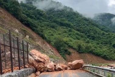 Sạt lở nghiêm trọng ở xã Mường Típ, Nghệ An