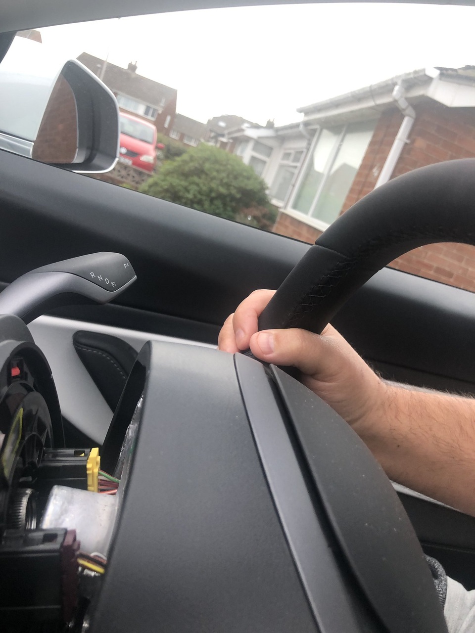 Kì lạ xe Tesla Model 3 rơi vô lăng chỉ một tháng sau khi mua - 2 Kì lạ xe Tesla Model 3 rơi vô lăng chỉ một tháng sau khi mua - 2