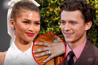 Mỹ nhân được bạn trai cầu hôn bằng nhẫn kim cương giá gần 8 tỷ đồng