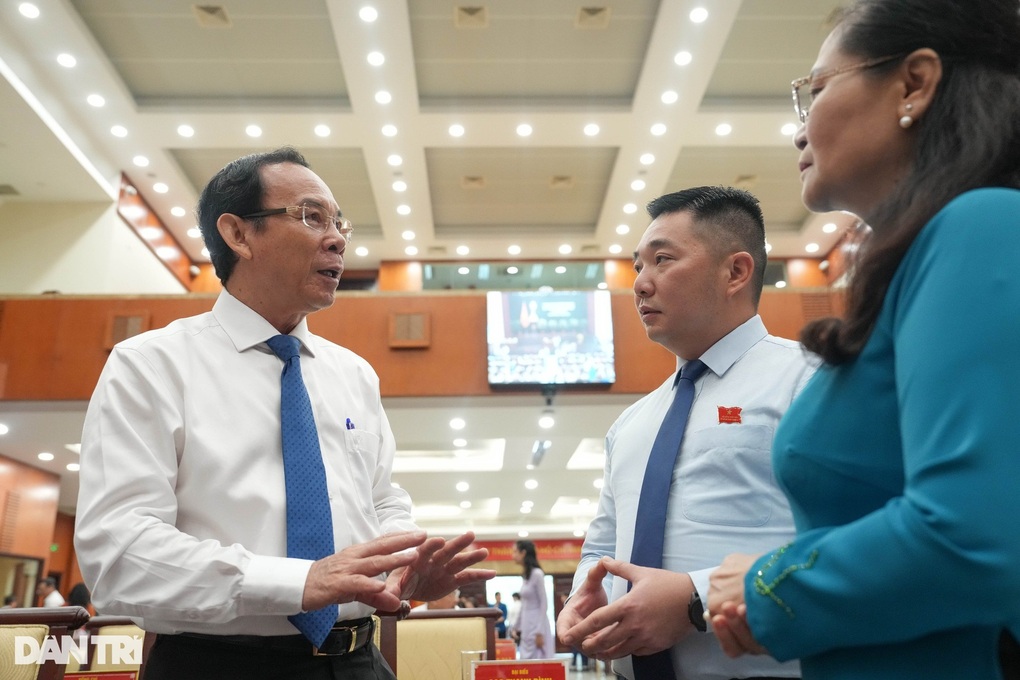 TPHCM lấy phiếu tín nhiệm nhân sự chủ chốt tại kỳ họp HĐND cuối năm - 1 TPHCM lấy phiếu tín nhiệm nhân sự chủ chốt tại kỳ họp HĐND cuối năm - 1