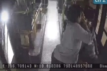 Tài xế xe buýt đột quỵ khi chờ đèn đỏ ở TPHCM