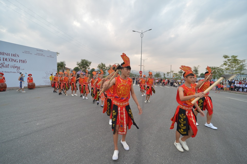 Độc đáo chương trình Tôn vinh tín ngưỡng thờ Mẫu và Hội làng Việt cổ - 9 Độc đáo chương trình Tôn vinh tín ngưỡng thờ Mẫu và Hội làng Việt cổ - 9