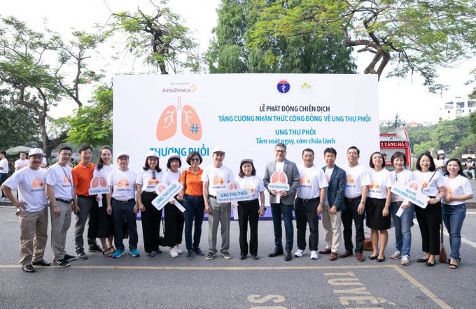 Các vị lãnh đạo chụp hình tại lễ phát động