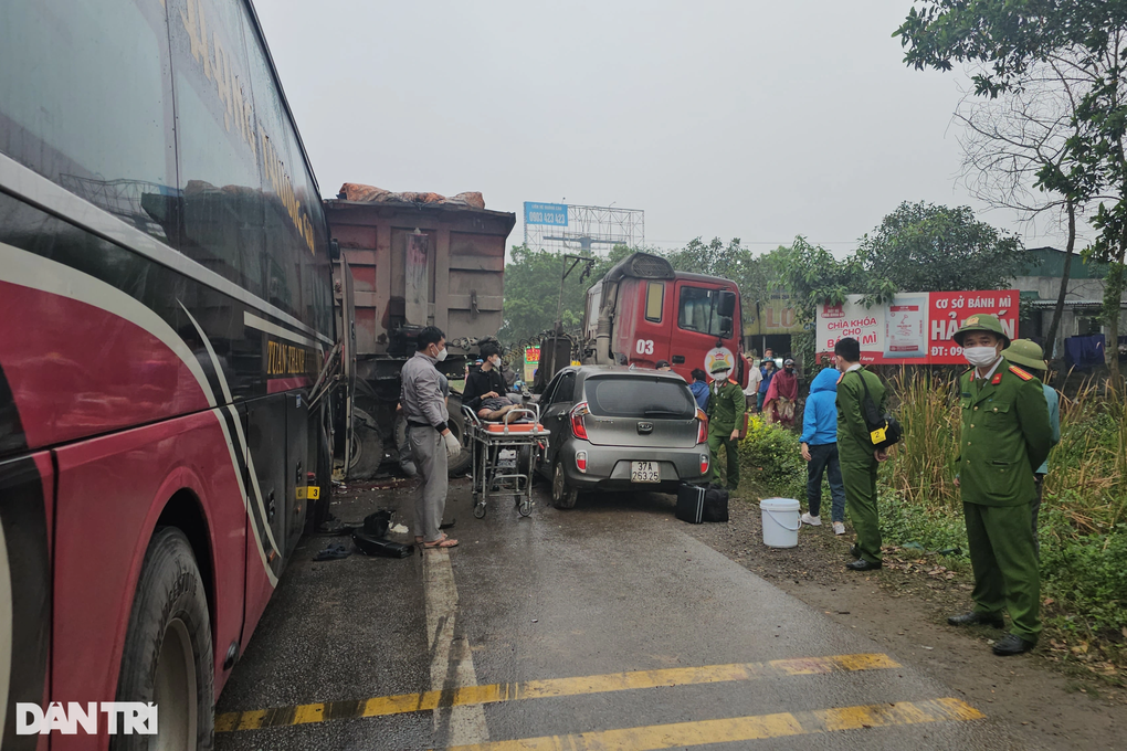 Tai nạn liên hoàn trên quốc lộ 1A, 2 người thương vong - 1 Tai nạn liên hoàn trên quốc lộ 1A, 2 người thương vong - 1
