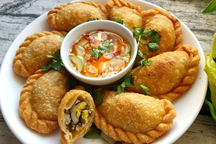 Khách Đà Lạt ra Hà Nội tố bị "chặt chém" vì ăn bánh gối hết 40.000 đồng/cái