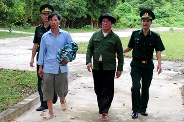 Bắt 8 đối tượng vượt biên trái phép sang Lào 