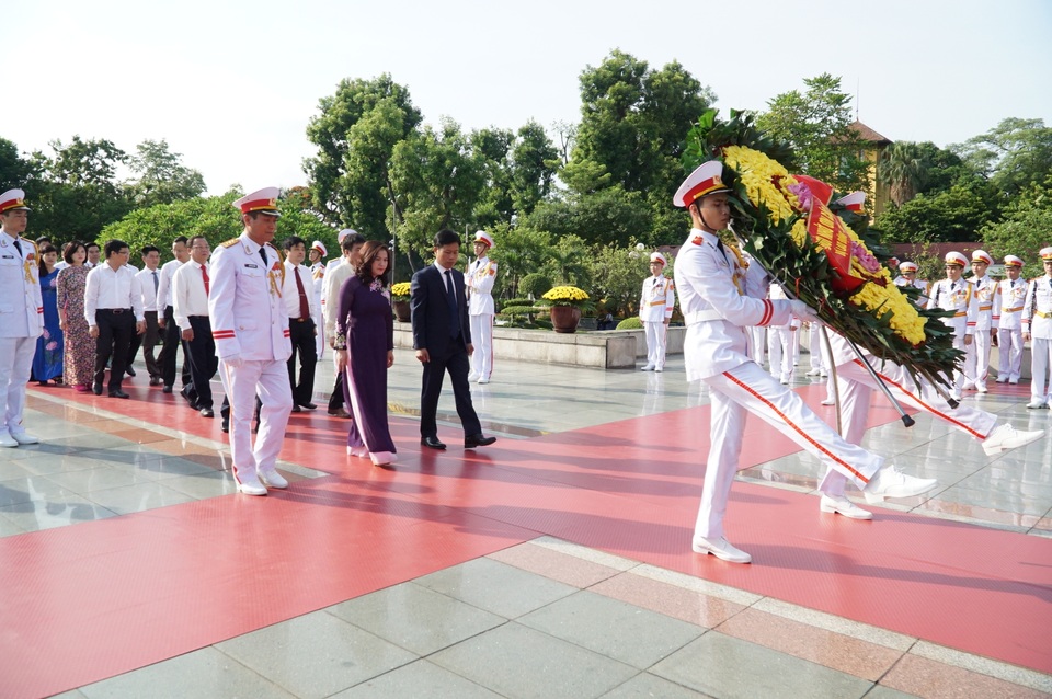 Lãnh đạo Đảng, Nhà nước viếng Lăng Bác - 5 Lãnh đạo Đảng, Nhà nước viếng Lăng Bác - 5