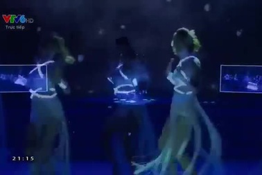 Hồ Ngọc Hà ăn vận gợi cảm