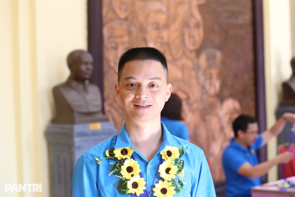 Kỹ sư 9x chế tạo robot dán tem thiết bị ô tô Mercedes, Toyota - 3 Kỹ sư 9x chế tạo robot dán tem thiết bị ô tô Mercedes, Toyota - 3