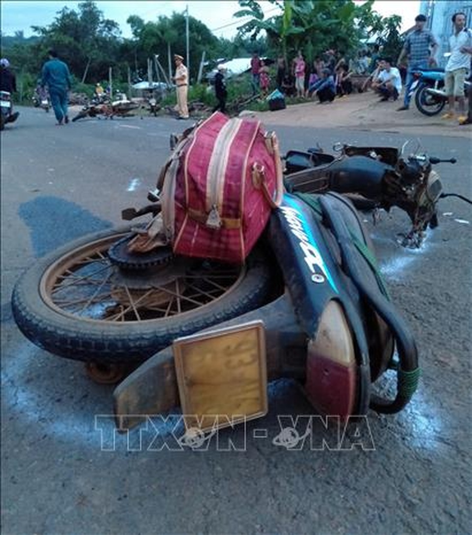 Hai vụ tai nạn kinh hoàng, 4 người tử vong - 1 Hai vụ tai nạn kinh hoàng, 4 người tử vong - 1