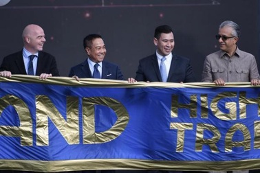 Chủ tịch FIFA dành lời khen cho bóng đá Thái Lan