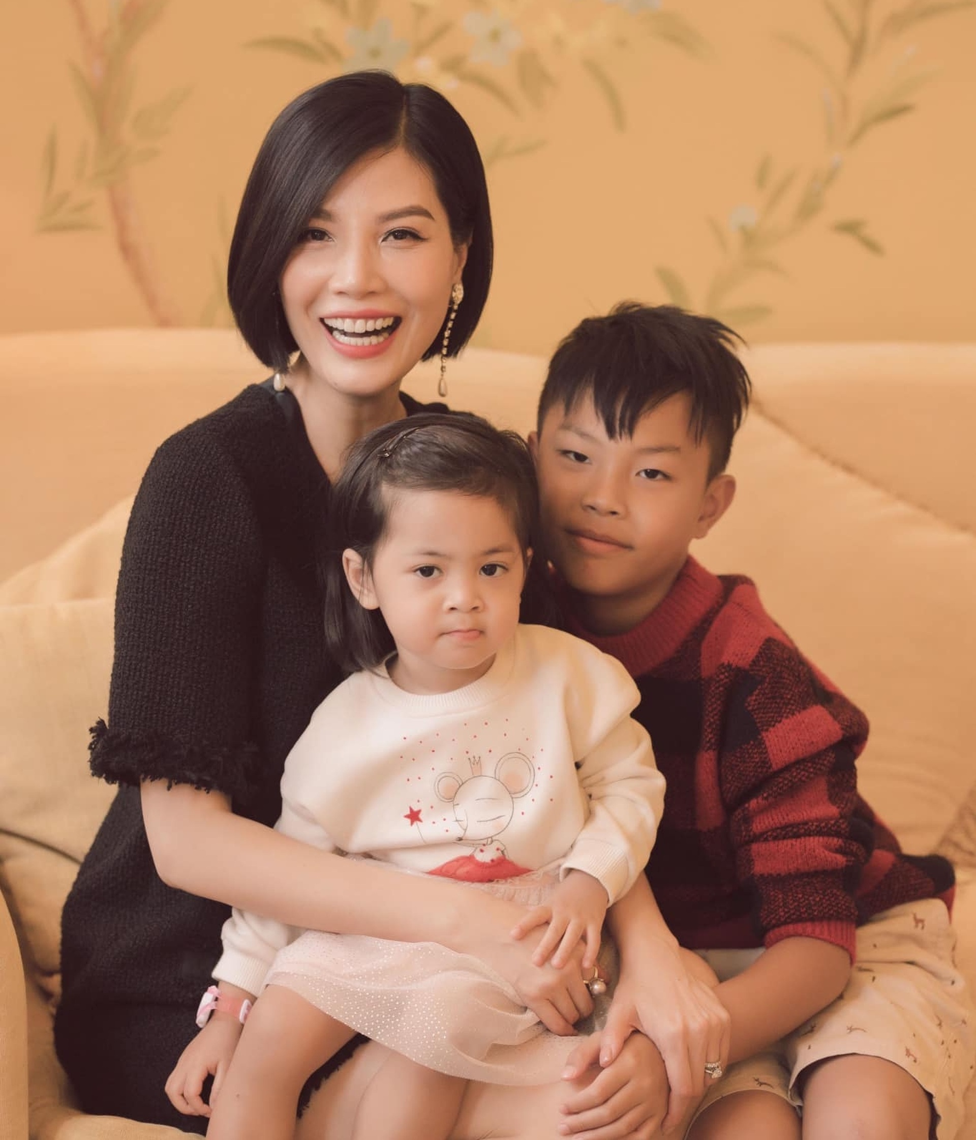 Siêu mẫu đầu tiên của Việt Nam rời showbiz 30 năm, giờ ra sao? - 6 Siêu mẫu đầu tiên của Việt Nam rời showbiz 30 năm, giờ ra sao? - 6