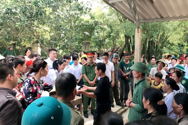 Thẩm mỹ viện Thiên Hà quyên góp ủng hộ người dân Hà Tĩnh thiệt hại sau lũ