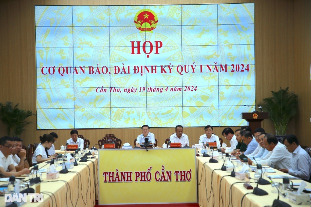 Chính thức tuýt còi quy chế tổ chức họp báo gây tranh cãi của Cần Thơ - 2 Chính thức tuýt còi quy chế tổ chức họp báo gây tranh cãi của Cần Thơ - 2