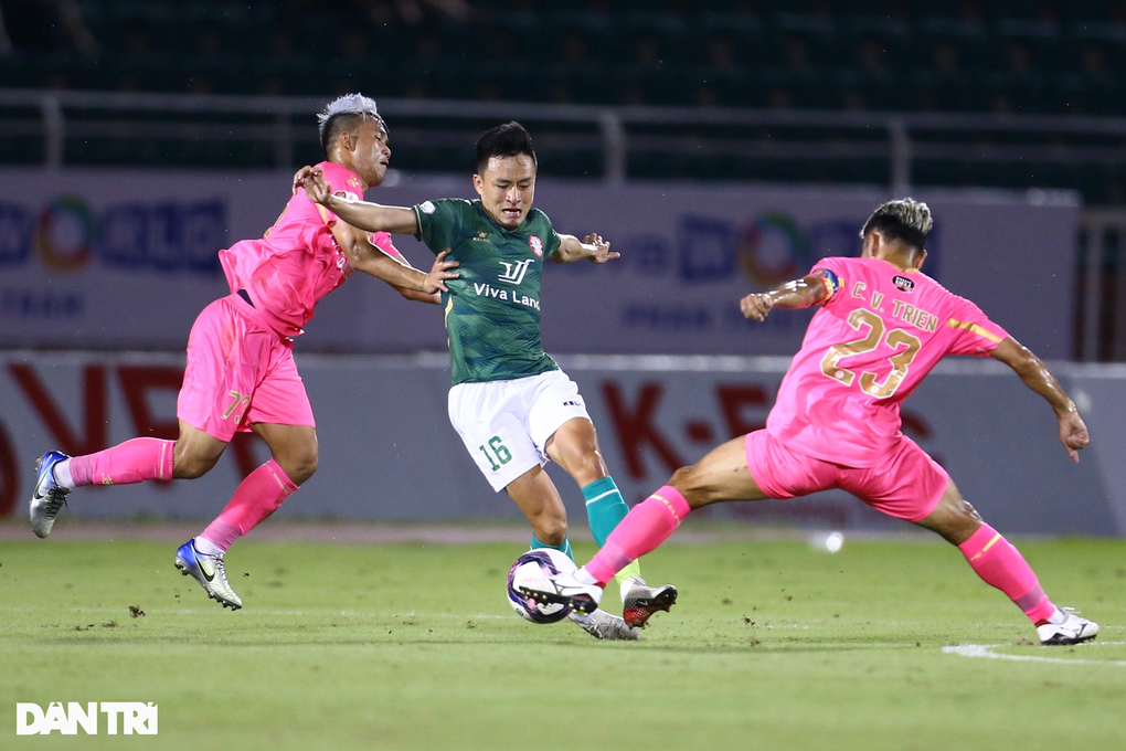 Lee Nguyễn chơi ấn tượng, CLB TPHCM đánh bại Sài Gòn FC - 8 Lee Nguyễn chơi ấn tượng, CLB TPHCM đánh bại Sài Gòn FC - 8