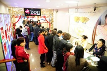 Giá vàng tiếp tục thu hẹp khoảng cách chênh lệch