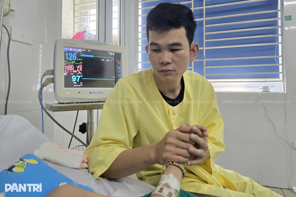 Bé trai 8 tuổi nguy kịch vì viêm não, cha nghèo khẩn cầu cứu con - 3 Bé trai 8 tuổi nguy kịch vì viêm não, cha nghèo khẩn cầu cứu con - 3
