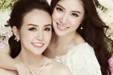 Hương Baby và Hạnh Sino thân thiết như chị em sinh đôi