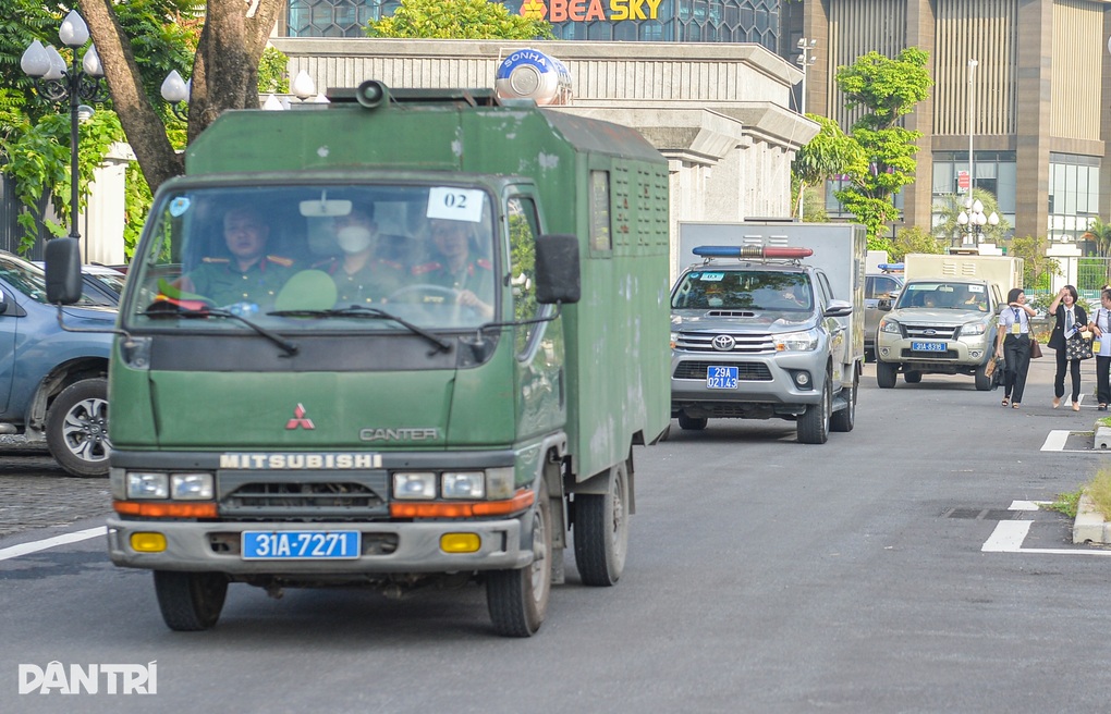 Cựu thư ký Thứ trưởng Bộ Y tế ám ảnh án tử hình, phải điều trị tâm thần - 2 Cựu thư ký Thứ trưởng Bộ Y tế ám ảnh án tử hình, phải điều trị tâm thần - 2