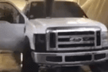 Xe bán tải của Ford phát nổ khi đang thử nghiệm dyno