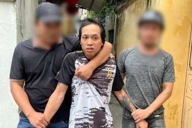 Bắt giữ nghi phạm cướp giật iPhone của cô gái bên hồ Tam Bạc