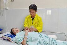 Bác sĩ kêu gọi giúp đỡ người mẹ dân tộc Mông phải cắt chân để giữ mạng sống