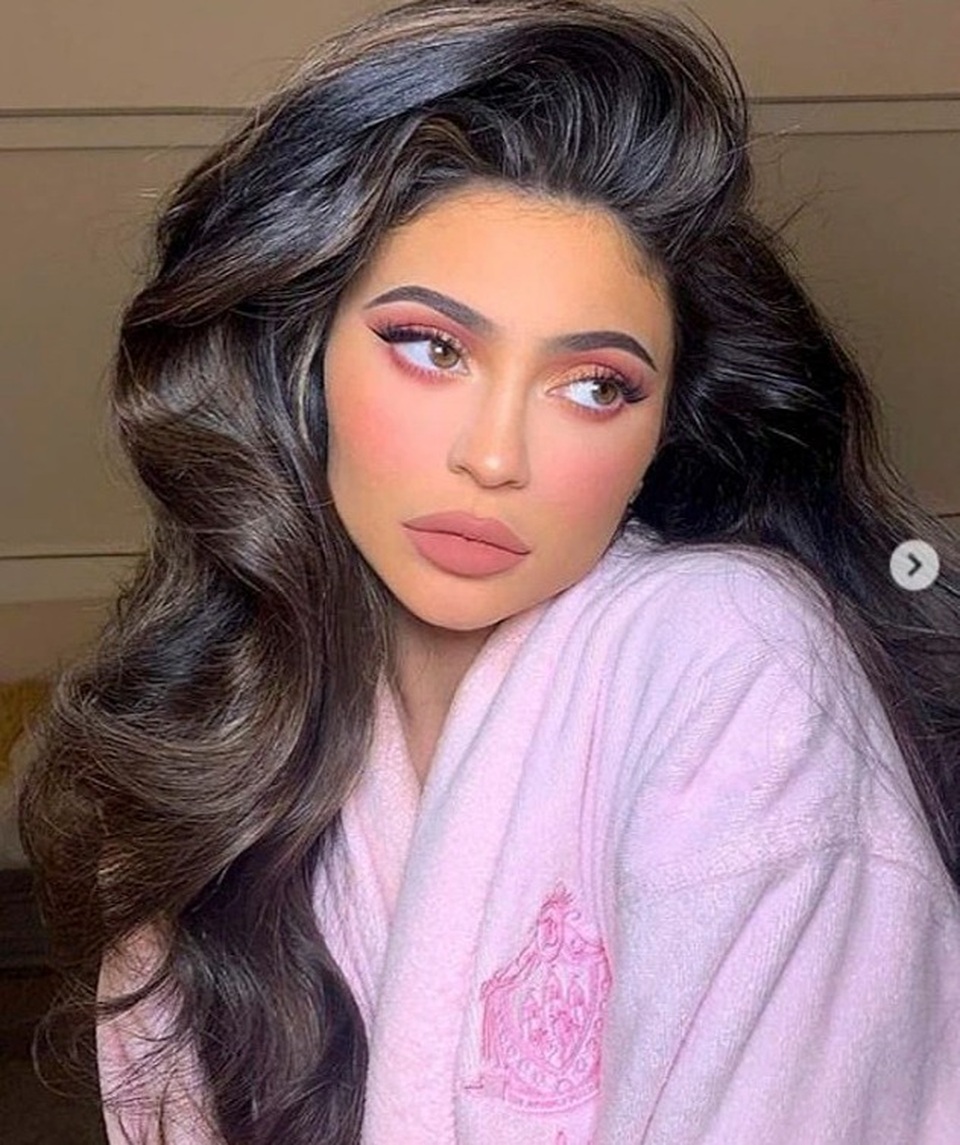 Kylie Jenner chia sẻ những bức ảnh yêu thích nhất năm 2019 - 6 Kylie Jenner chia sẻ những bức ảnh yêu thích nhất năm 2019 - 6