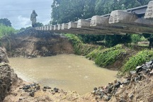 100m đường sắt Bắc - Nam bị khoét rỗng, ray “treo” lơ lửng