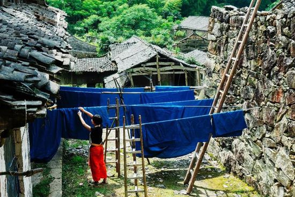 Cặp vợ chồng ở Trung Quốc bỏ việc lên núi, chi 13 tỷ đồng để cải tạo nhà - 16