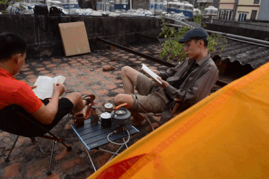 Thèm du lịch, giới trẻ đầu tư cắm trại tại gia: "Chỉ ngắm nóc nhà vẫn vui"