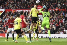 Onana phạm sai lầm, Man Utd không thắng đội bóng sắp xuống hạng