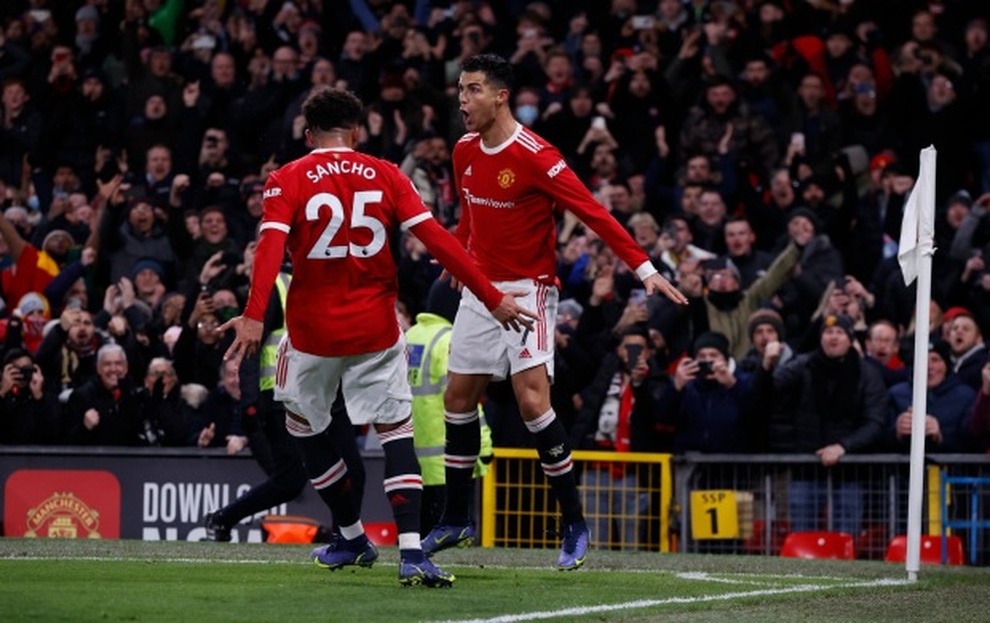 Khó hiểu với hành động lạ của C.Ronaldo sau khi bị thay ra sân - 2 Khó hiểu với hành động lạ của C.Ronaldo sau khi bị thay ra sân - 2
