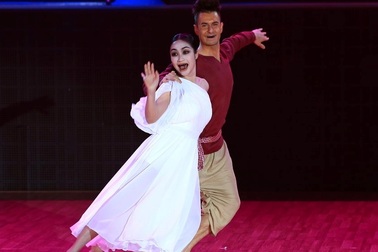 Ốc Thanh Vân làm “ma nữ mang bầu”, giám khảo bỏ chạy