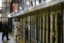 Lo nhà tù "vỡ trận" vì dịch Covid-19, California thả 8.000 tù nhân