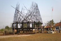 Sét đánh cháy nhà rông