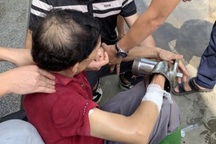 Người đàn ông đau ngất, đến viện tay vẫn nằm trọn trong máy xay thịt