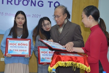Trao tặng 40 suất học bổng Nguyễn Trường Tộ trị giá 10 nghìn USD